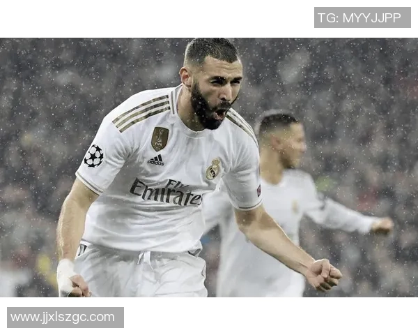 皇马球星集结：从齐达内到本泽马的辉煌足迹与历史传承