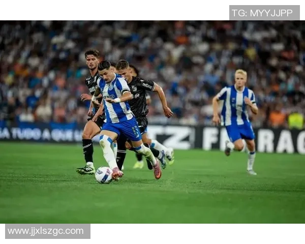 足球球星二选一挑战赛：谁能在对决中笑到最后揭开最强王者之谜